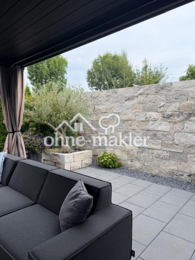Massive Steinmauer