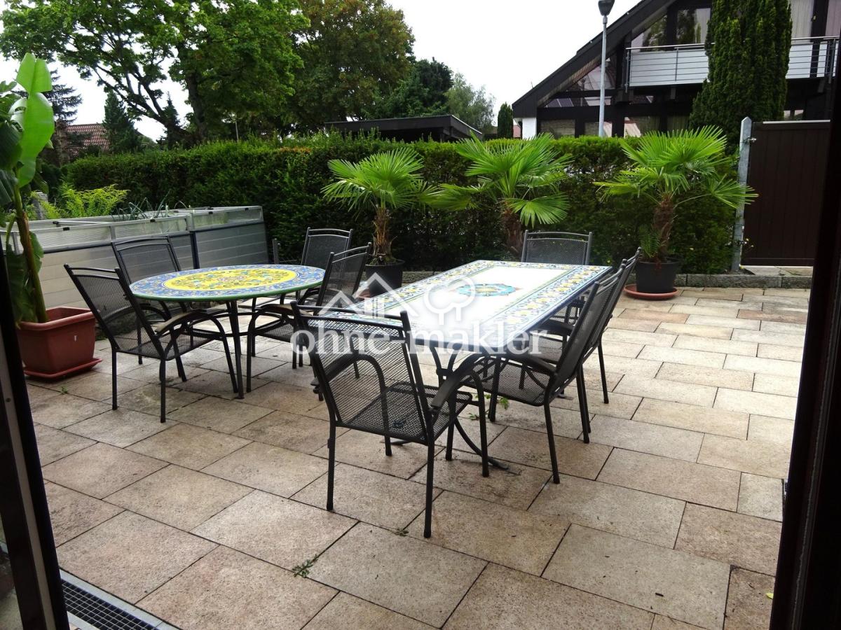 Terrasse mit elektr. Markiese