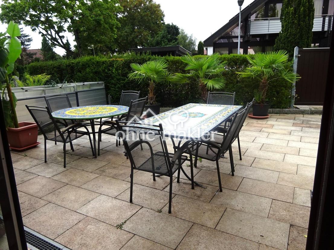 Terrasse mit elektr. Markiese