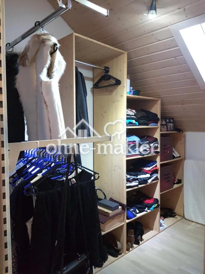 OG begehbarer Kleiderschrank