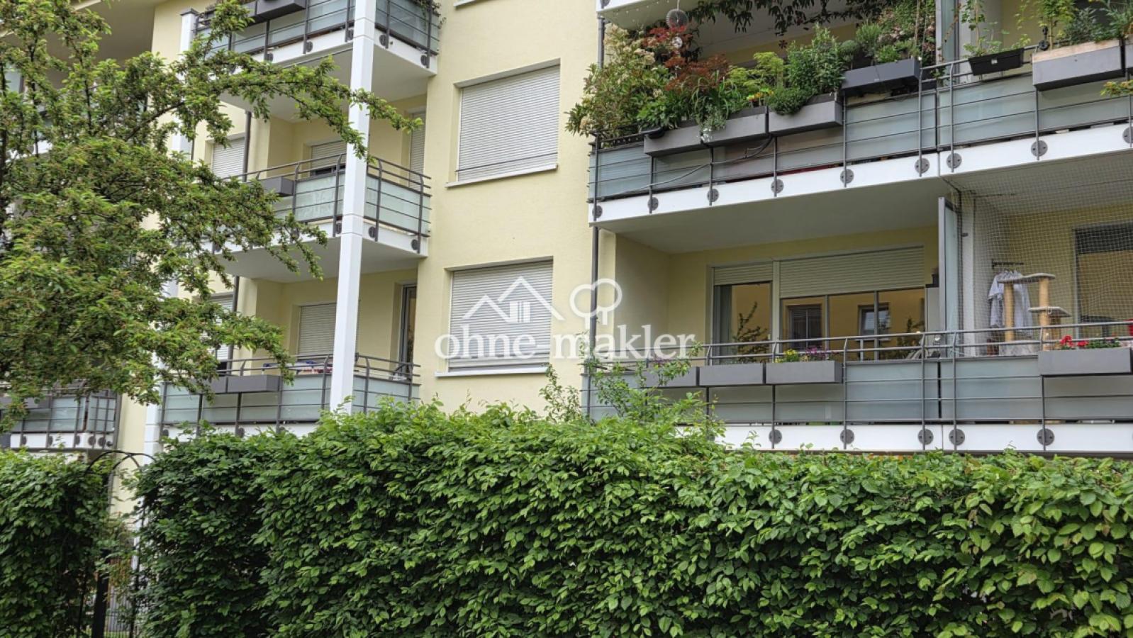 Balkon mit Blick in's Grüne