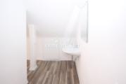 Zimmer mit Waschbecken
