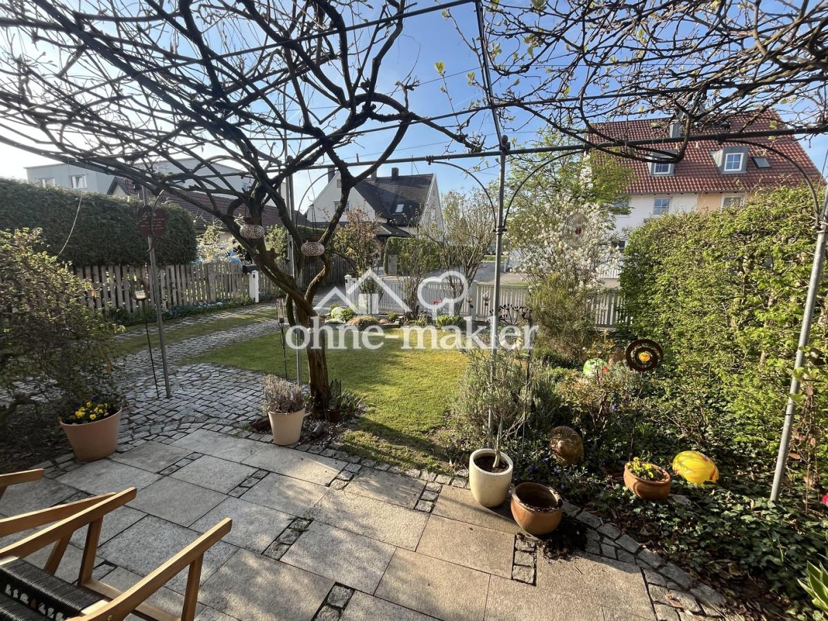 Vordergarten/ Süd-Terrasse