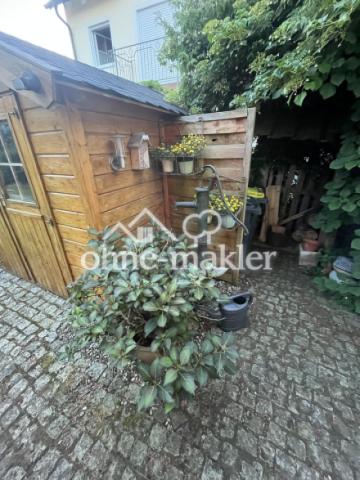 Gartenhütte mit Gartenbrunnen