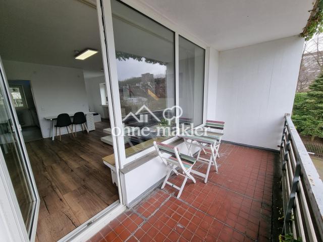 Ein Balkon mit viel Platz