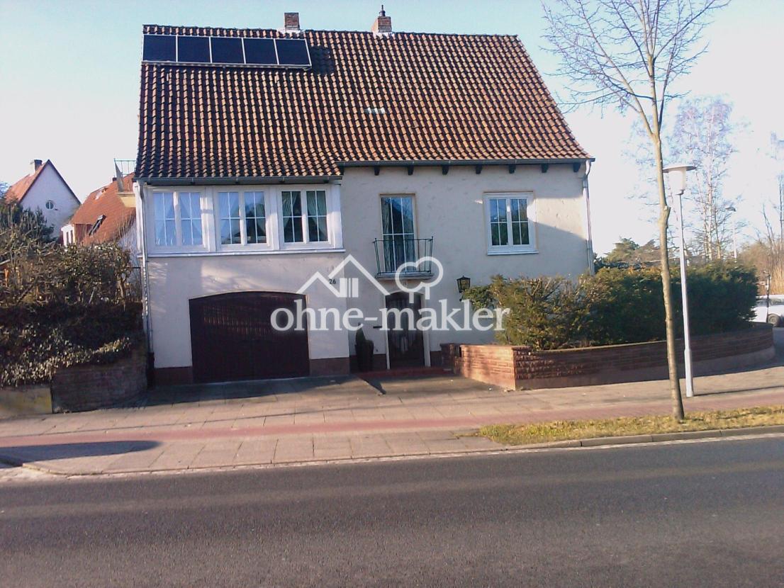 Straßenseite, 5 Solarfelder