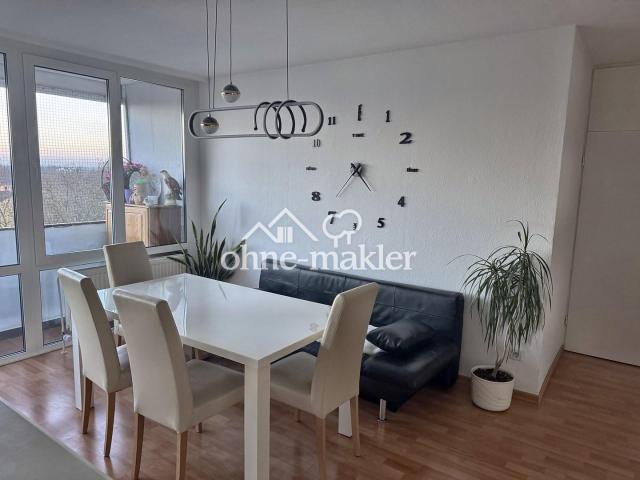 Wohnzimmer mit Essplatz