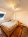 Schlafzimmer (KI opt.)