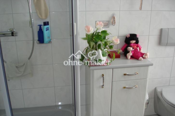 Bad mit Dusche, WC