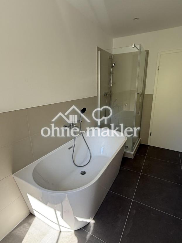Badezimmer EG NEU Hauptwohnung