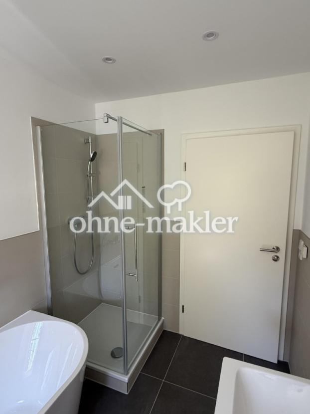Badezimmer EG NEU Hauptwohnung