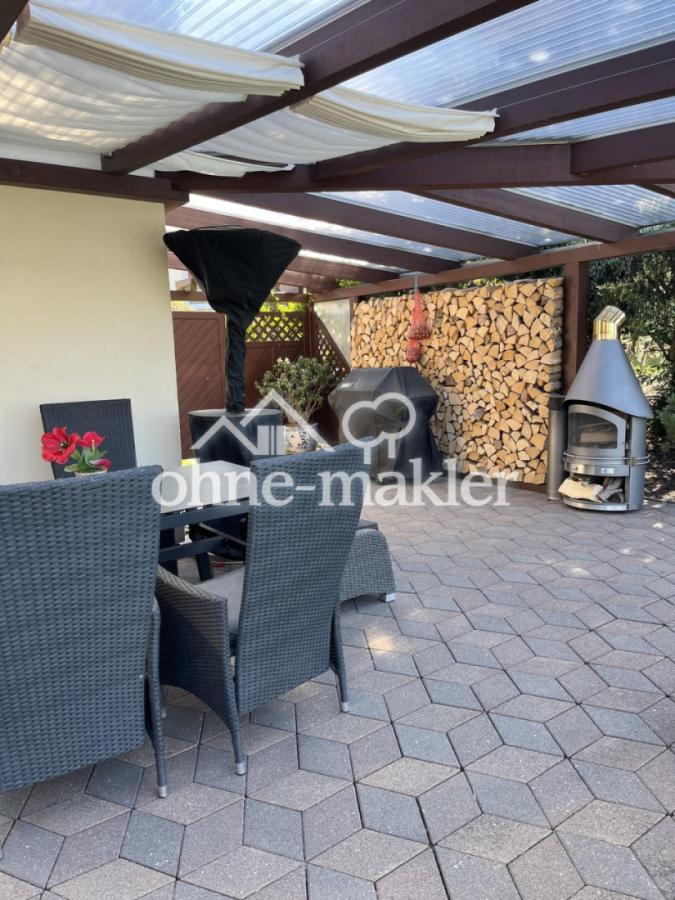 Große überdachte Terrasse 