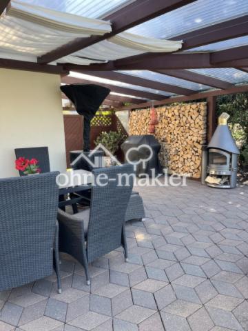 Große überdachte Terrasse 