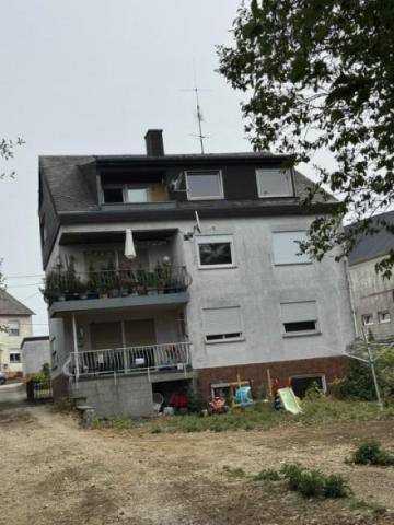 5 Rückansicht mit Einfahrt