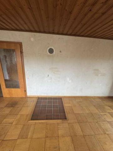 18 Wohnzimmer mit Platz für Kaminofen oder Kachelofen