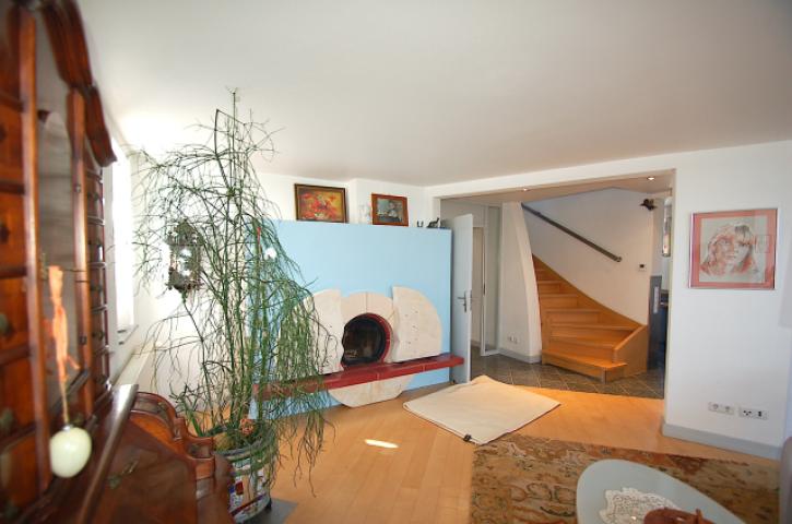 Wohnzimmer mit Kamin