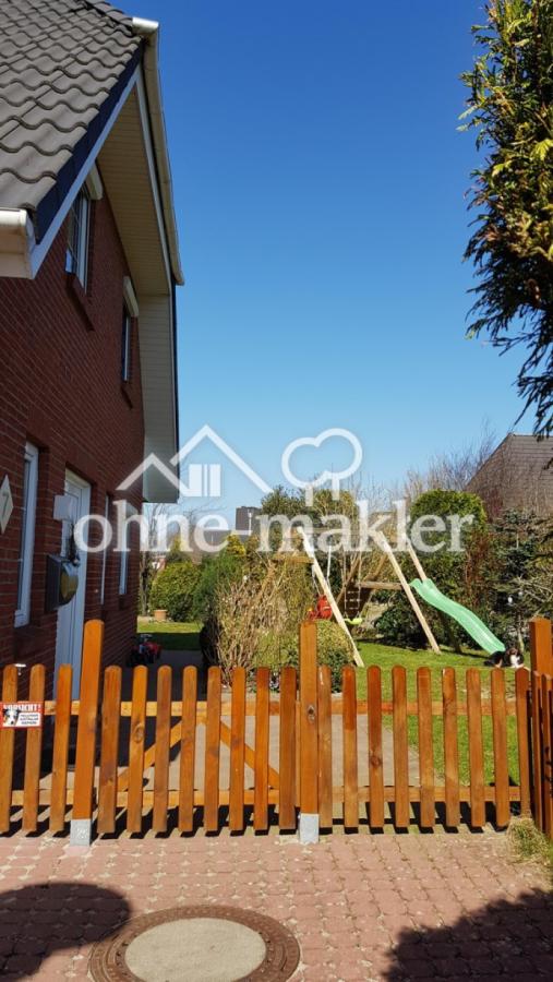 Aussenansicht mit Garten vorne