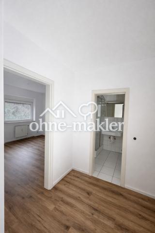 Vom Flur zu Schlafzimmer & Bad