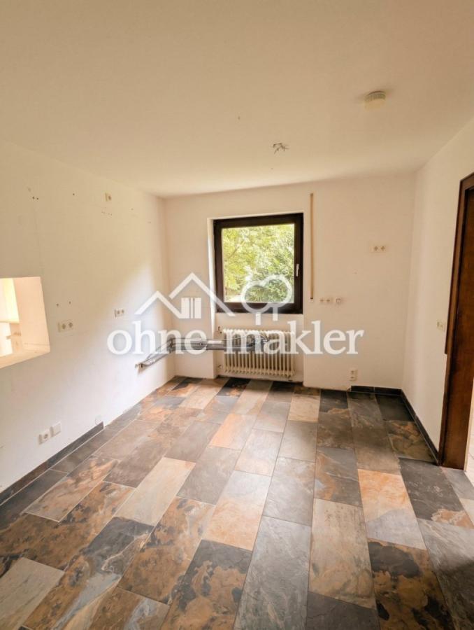 Küche mit Speisekammer