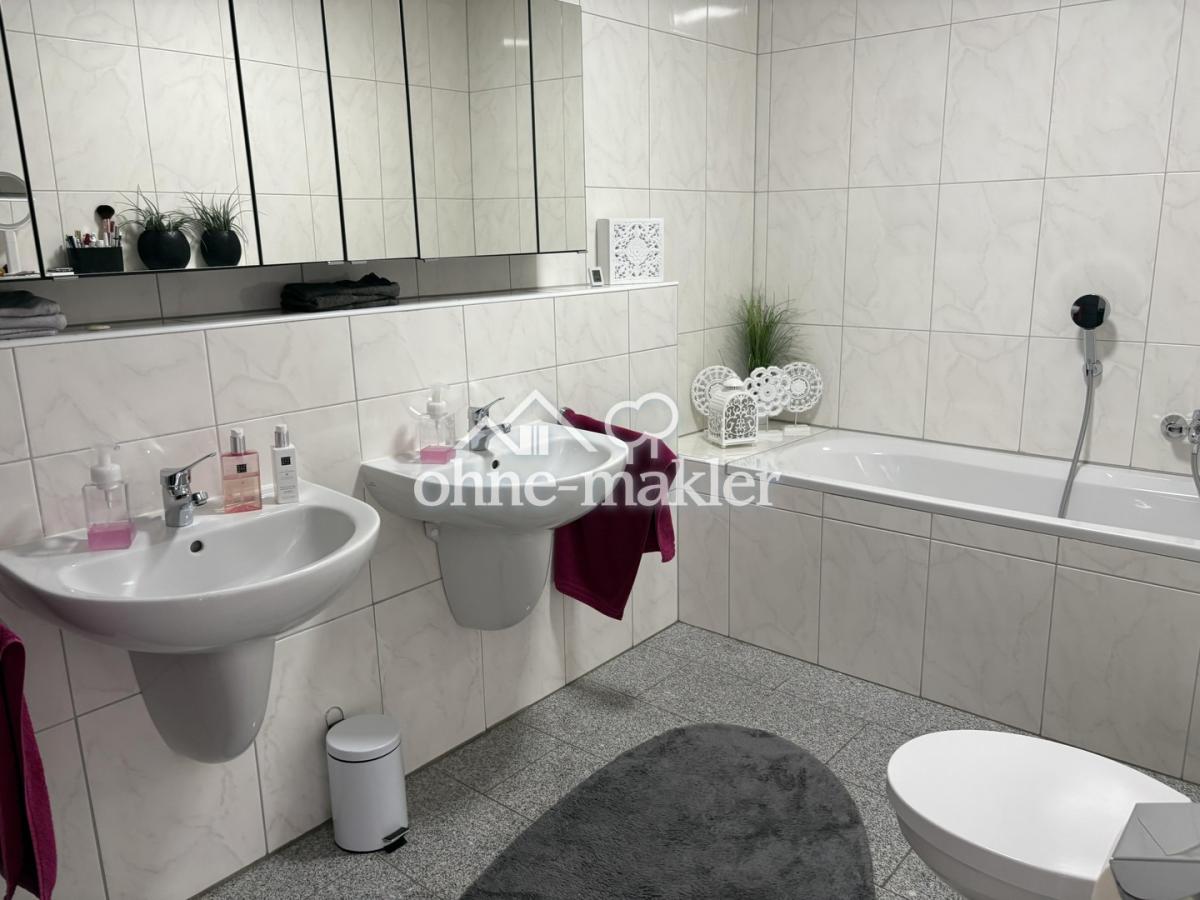 Bad mit Wanne
