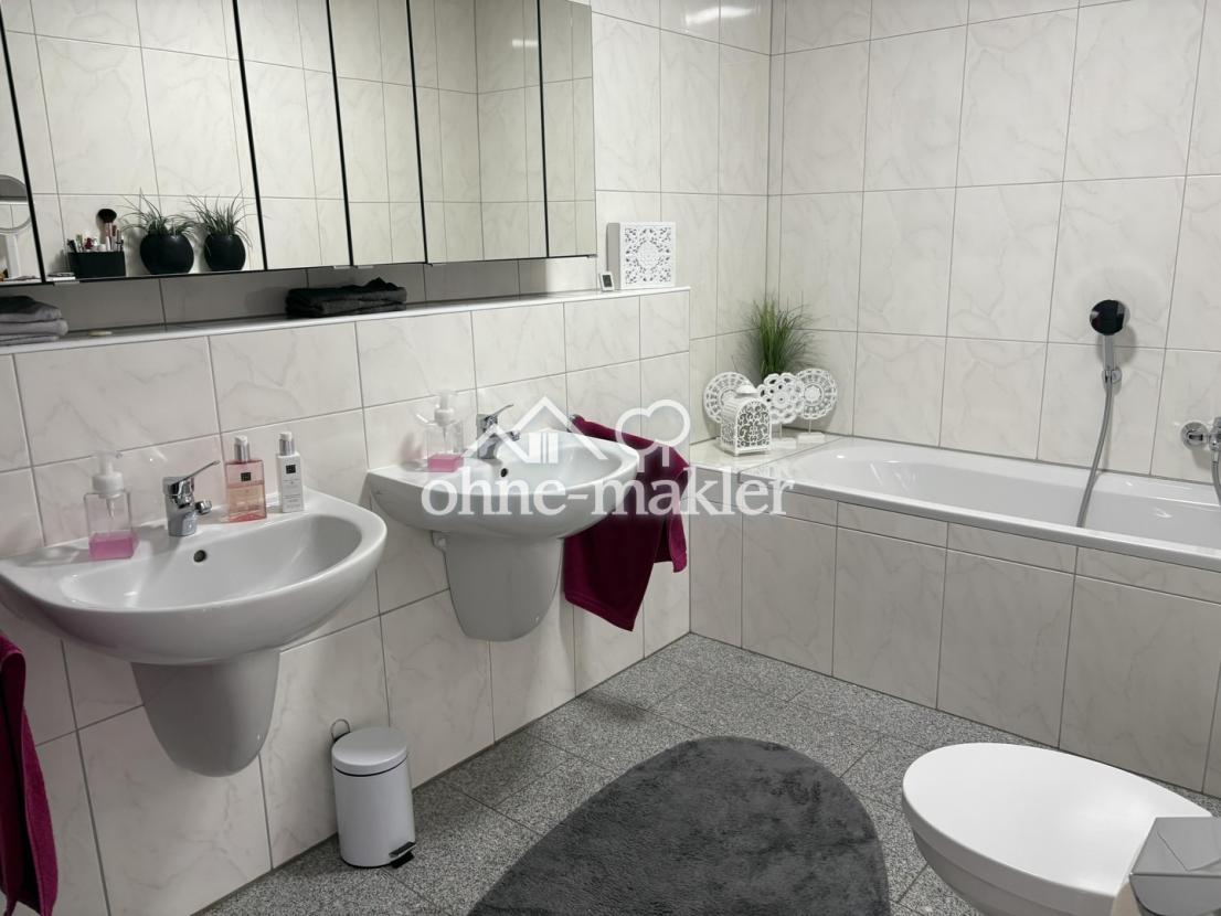 Bad mit Wanne