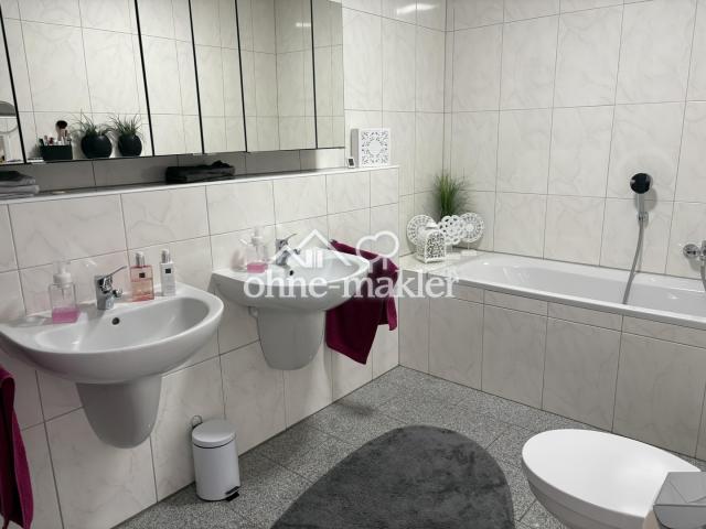 Bad mit Wanne