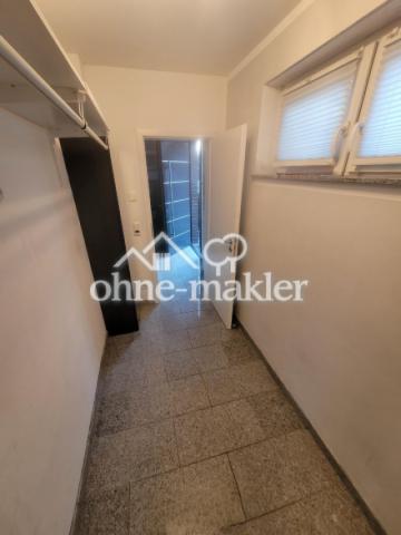 Garderobe EG