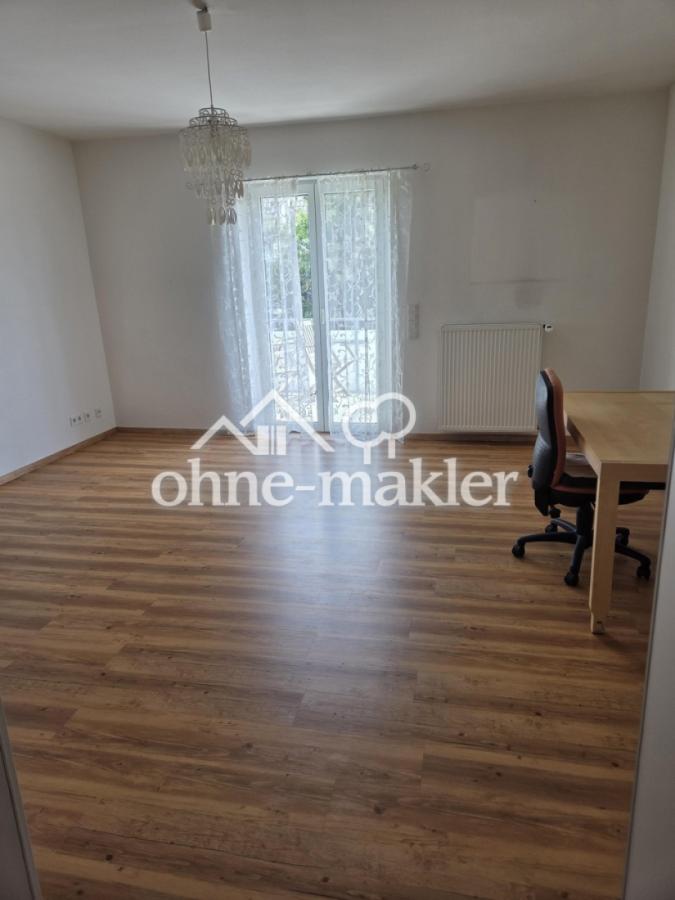 Wohnzimmer mit Balkon