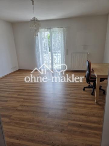 Wohnzimmer mit Balkon