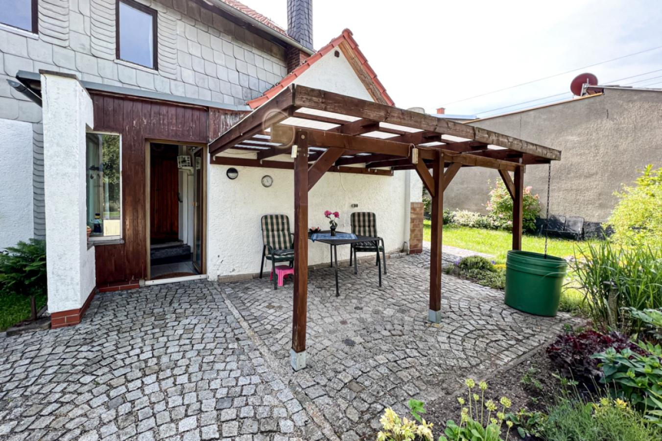 Überdachte Terrasse im Garten