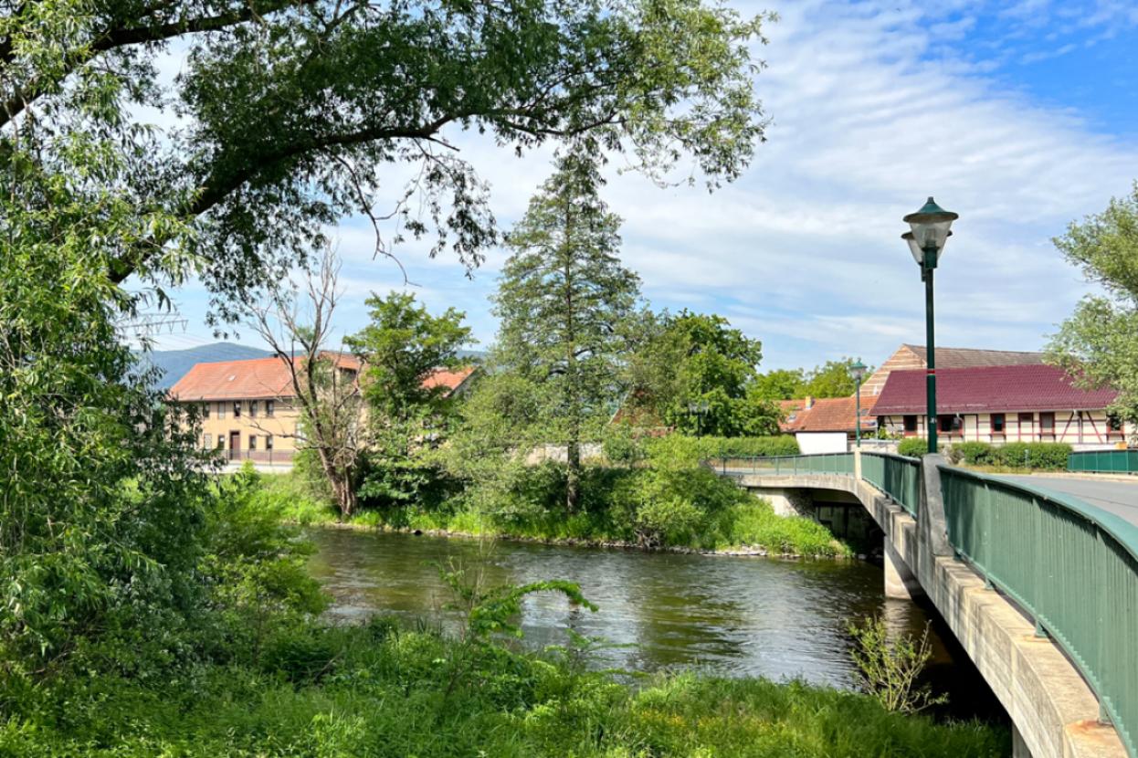 Wohn- und Geschäftshaus bei der Remschützbrücke