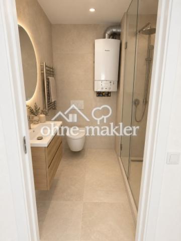 Neu gestaltetes Badezimmer mit