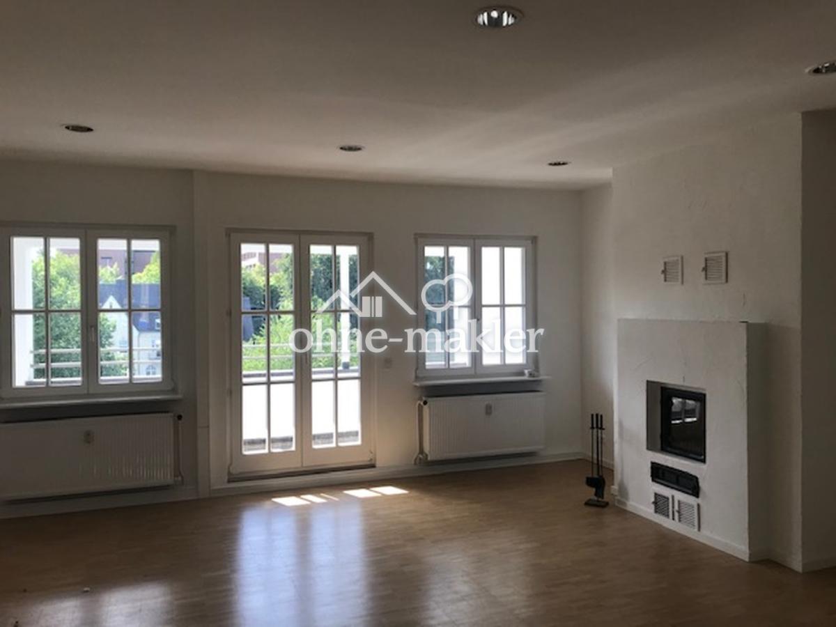 Wohnzimmer mit Kamin