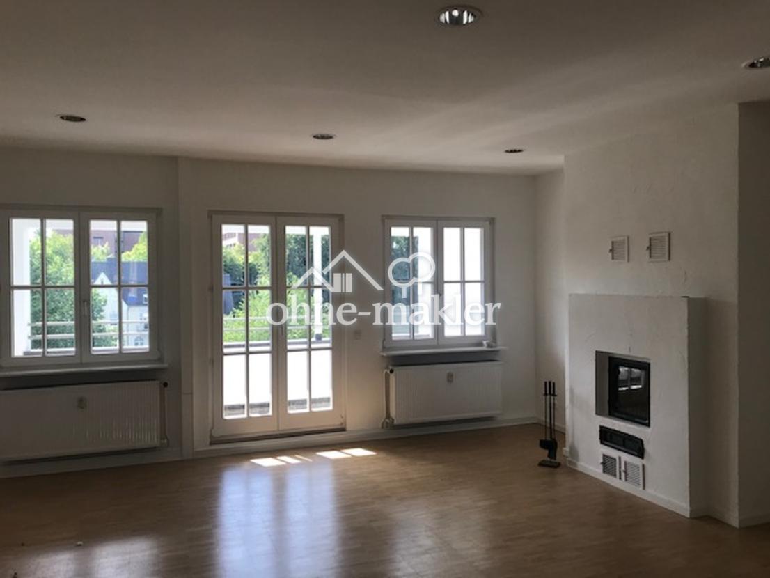 Wohnzimmer mit Kamin