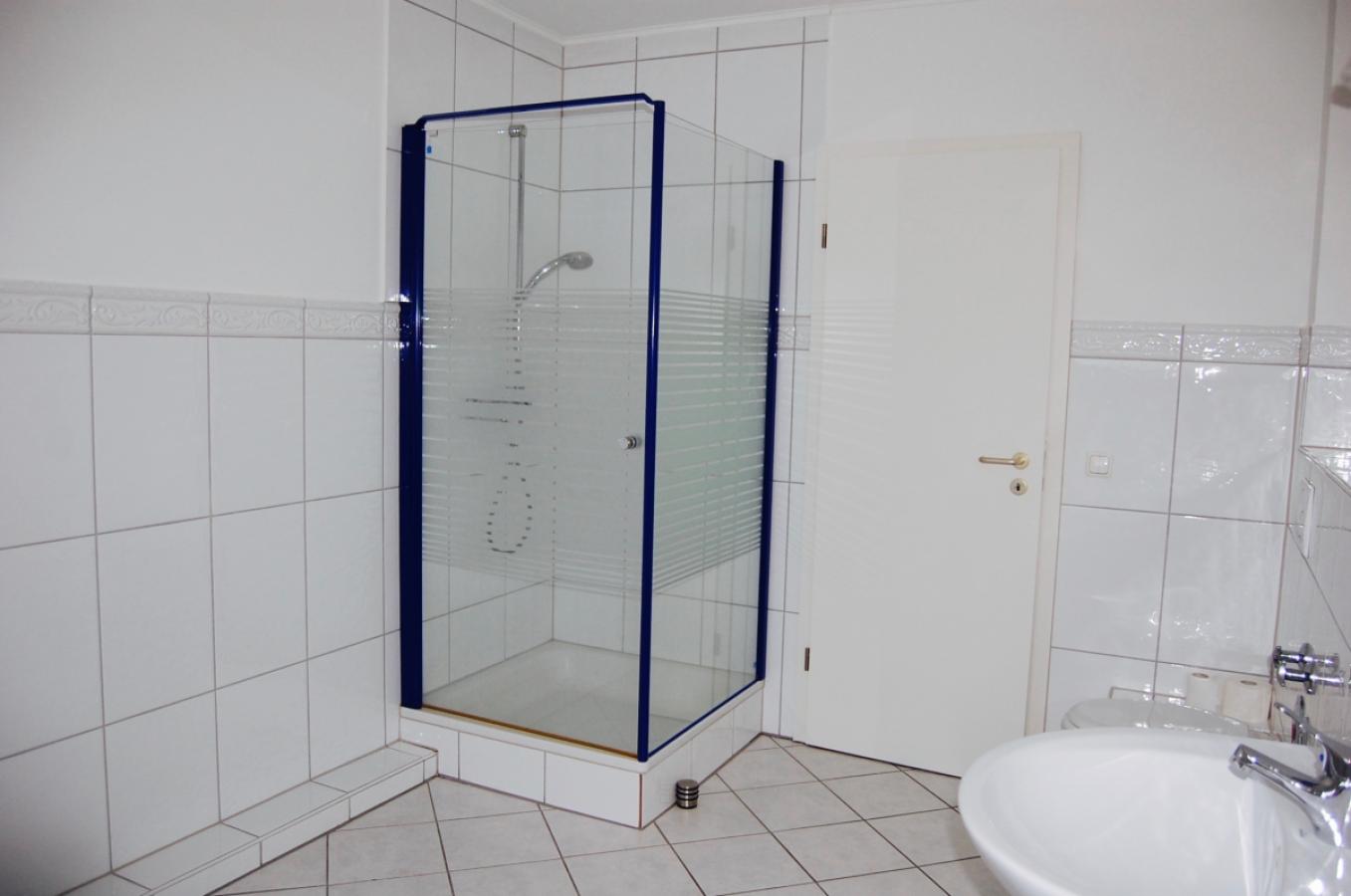 Vollbad mit Dusche 