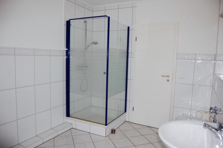 Vollbad mit Dusche 