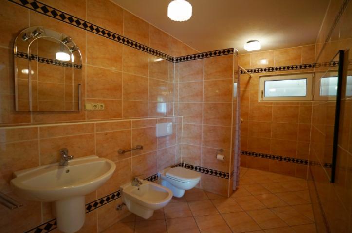 21-großes Bad im UG von Zimmer 1
