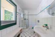 Badezimmer (EG)