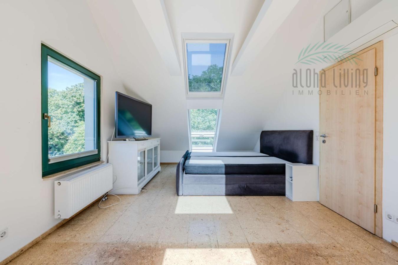 Schlafzimmer (DG)