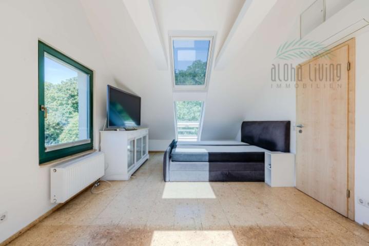 Schlafzimmer (DG)