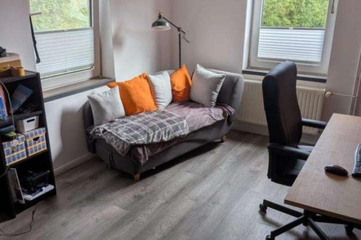 Gäste- oder Arbeitszimmer im Erdgeschoss