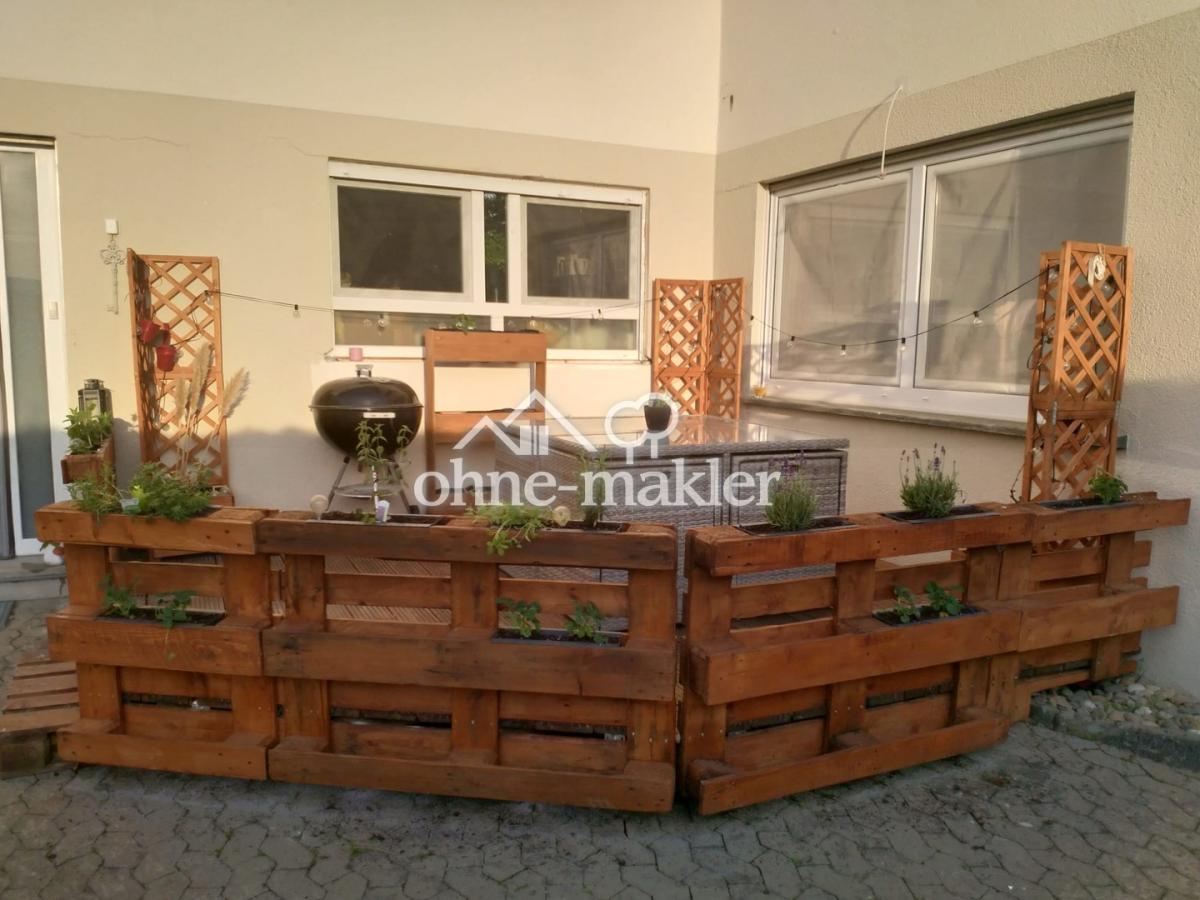 Einfahrt/Terrasse