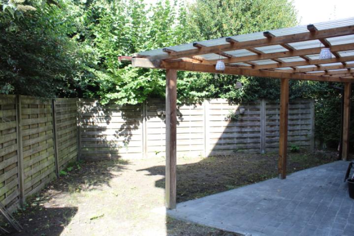 überdachte Terrasse und Garten