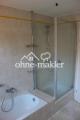 Bad Dusche und Badewanne
