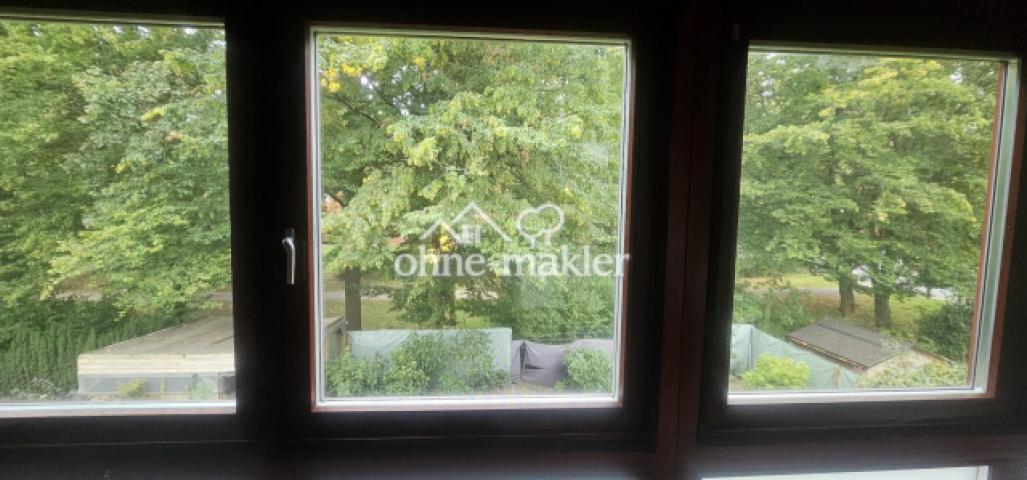 Blick vom Balkon zum Garten