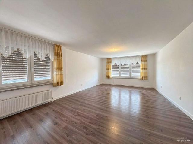 Wohn & Eisszimmer EG - (KI generiert)