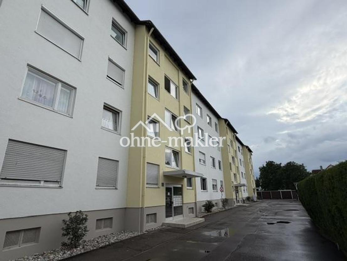 Nordseite mit Zugang und Hof