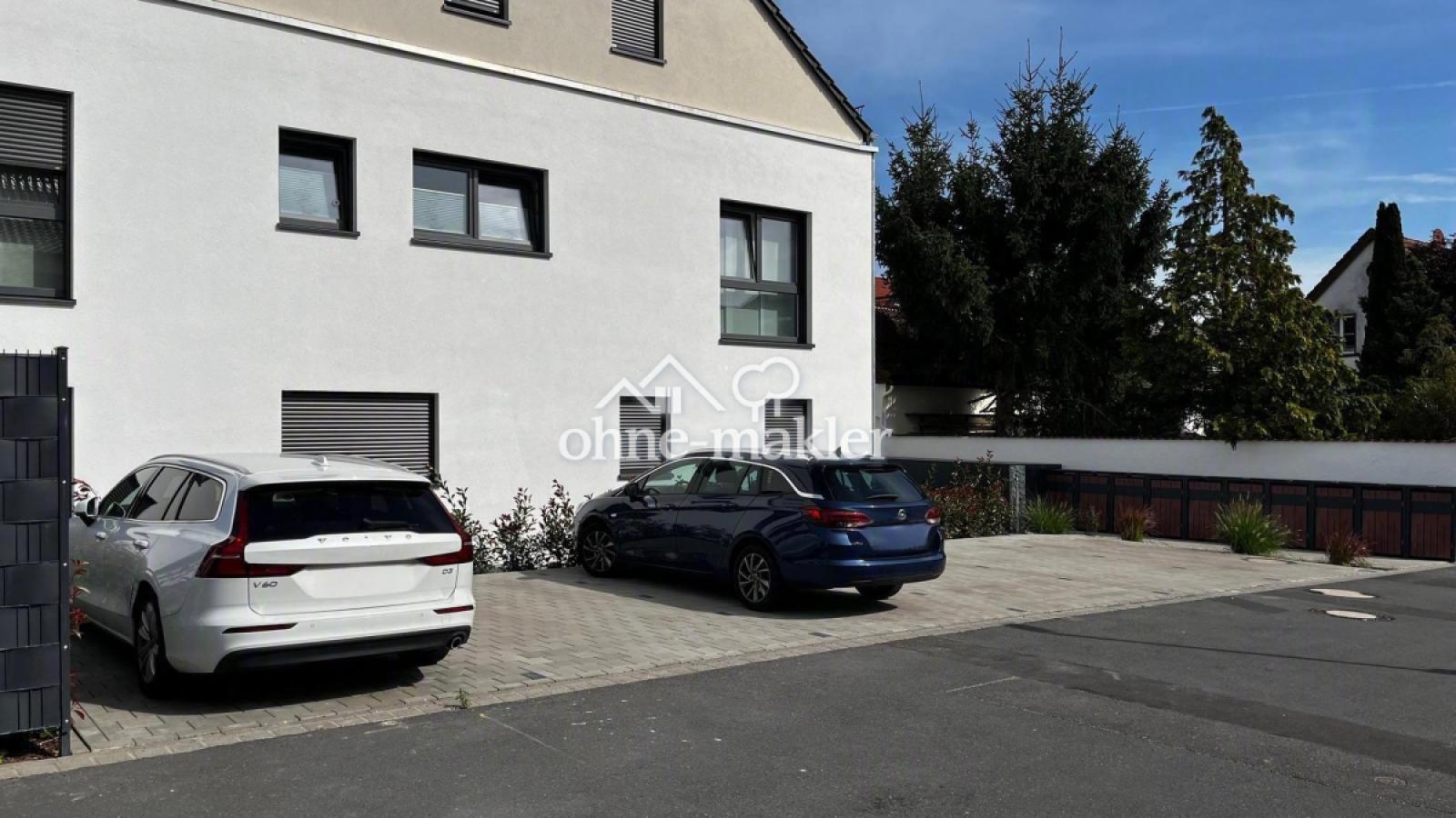 Parkplätze vor dem Haus