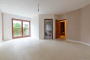 Schlafzimmer mit zusätzlichem Seitenausgang nach Außen