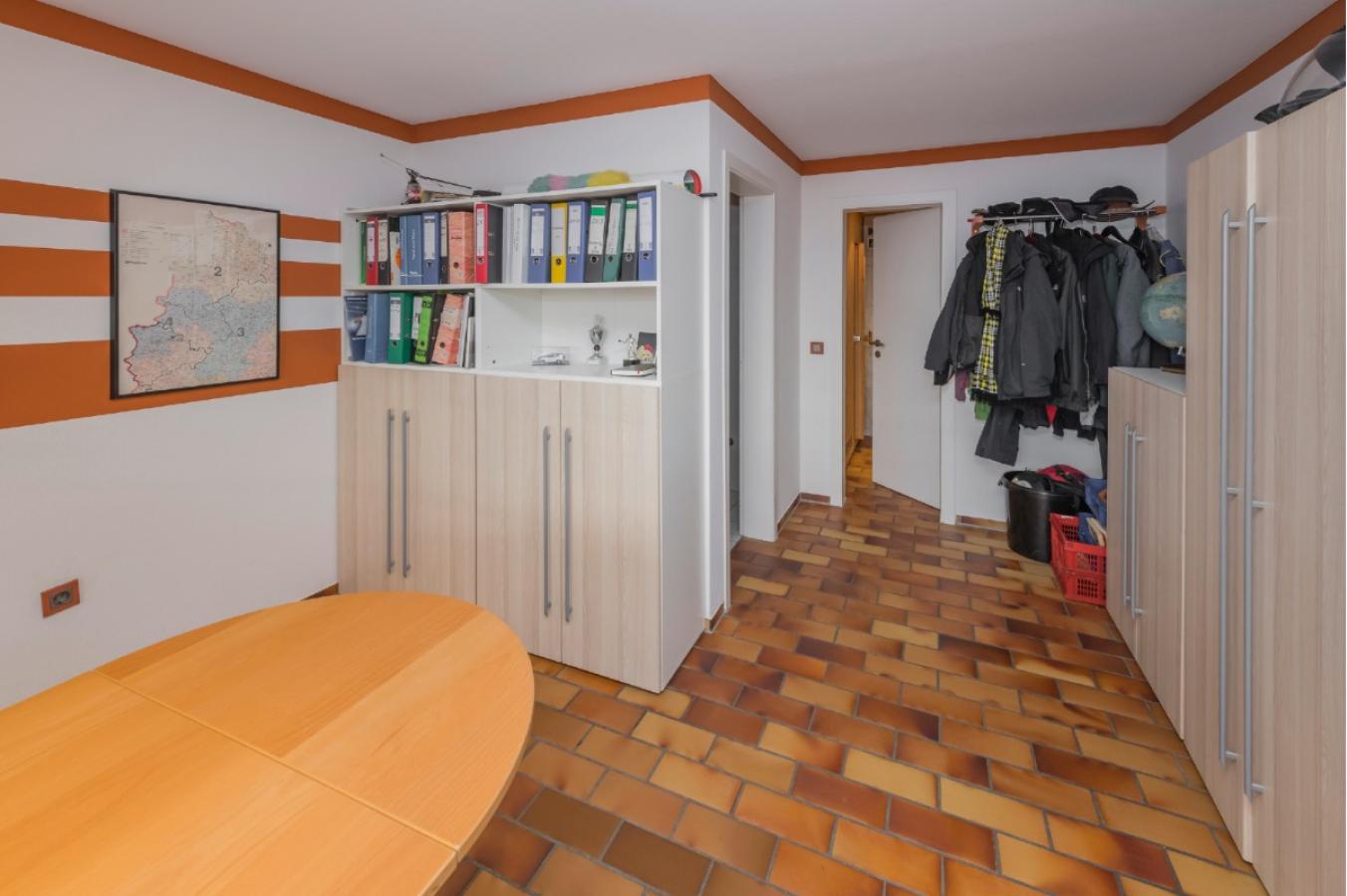 Souterrain Büro